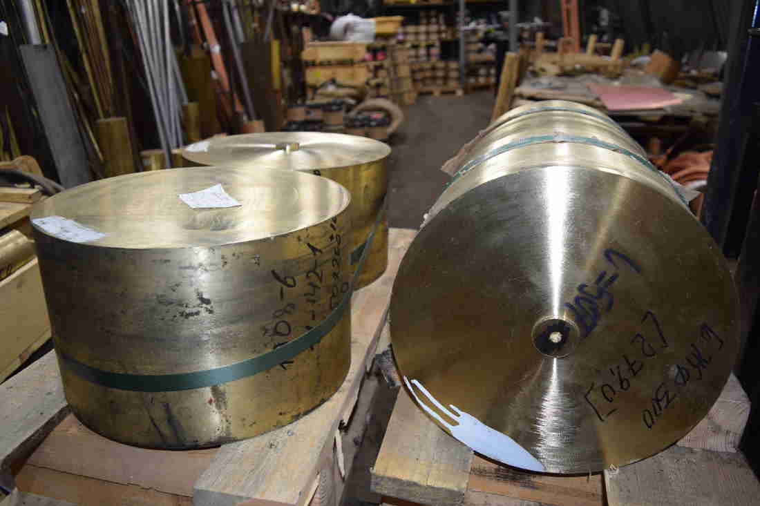 Круг из бронзы БрАЖ9-4 диаметром 300 мм, 350 мм и 400 мм поступил на склад компании Полиасмет